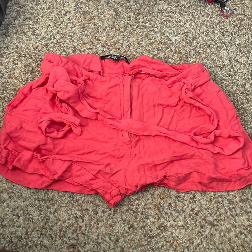 Shorts with tie belt
